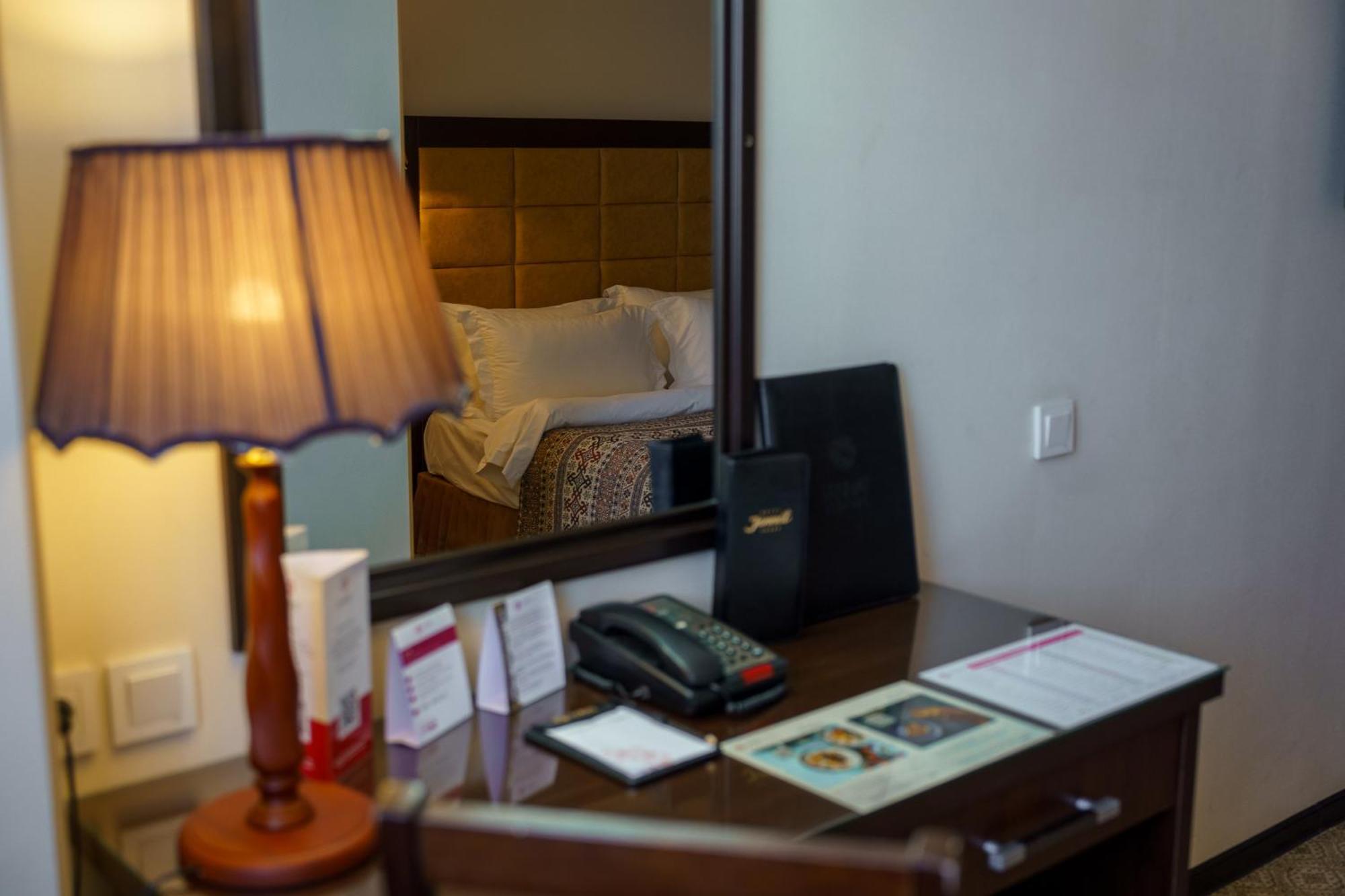 Jannat Regency Hotel Biskek Kültér fotó