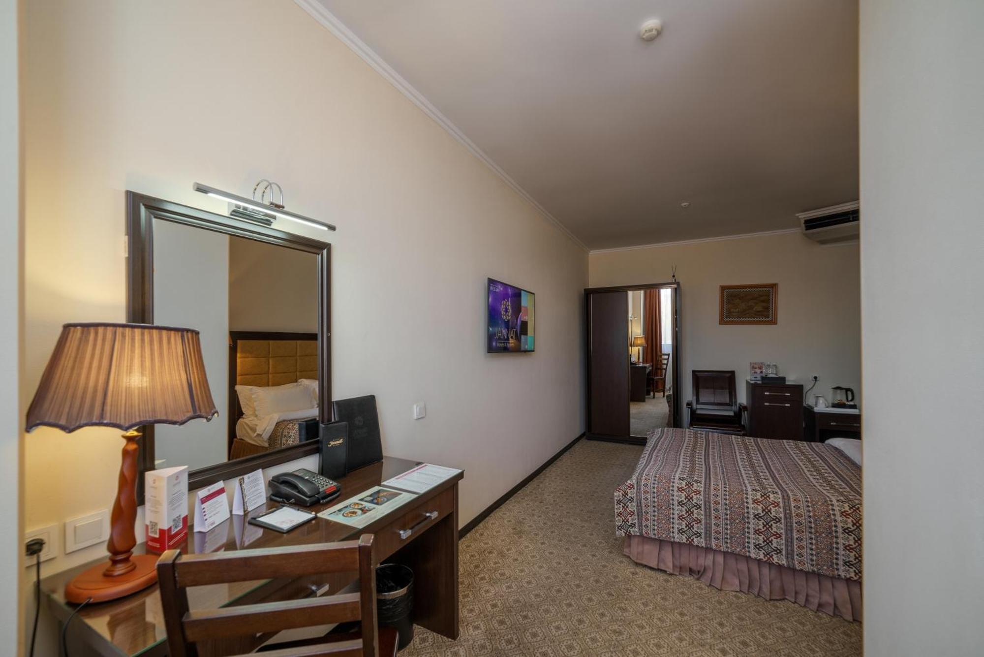 Jannat Regency Hotel Biskek Kültér fotó
