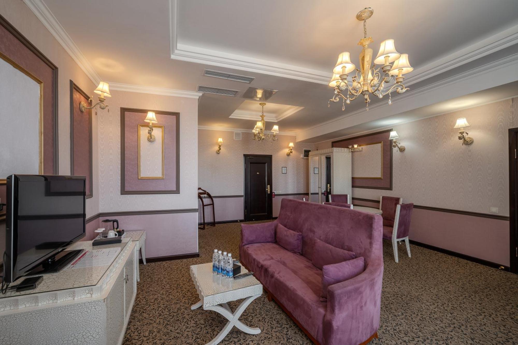 Jannat Regency Hotel Biskek Kültér fotó