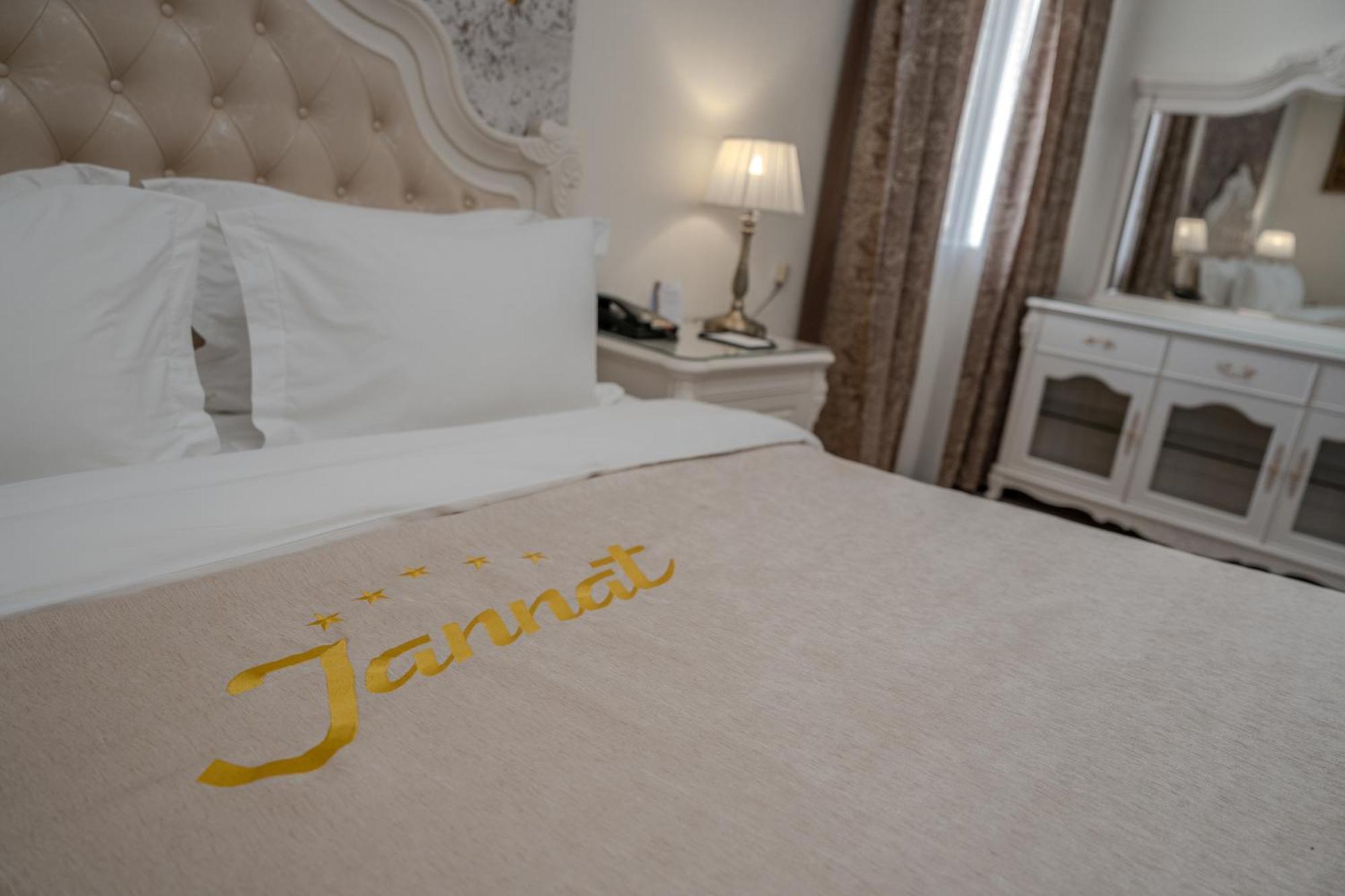 Jannat Regency Hotel Biskek Kültér fotó