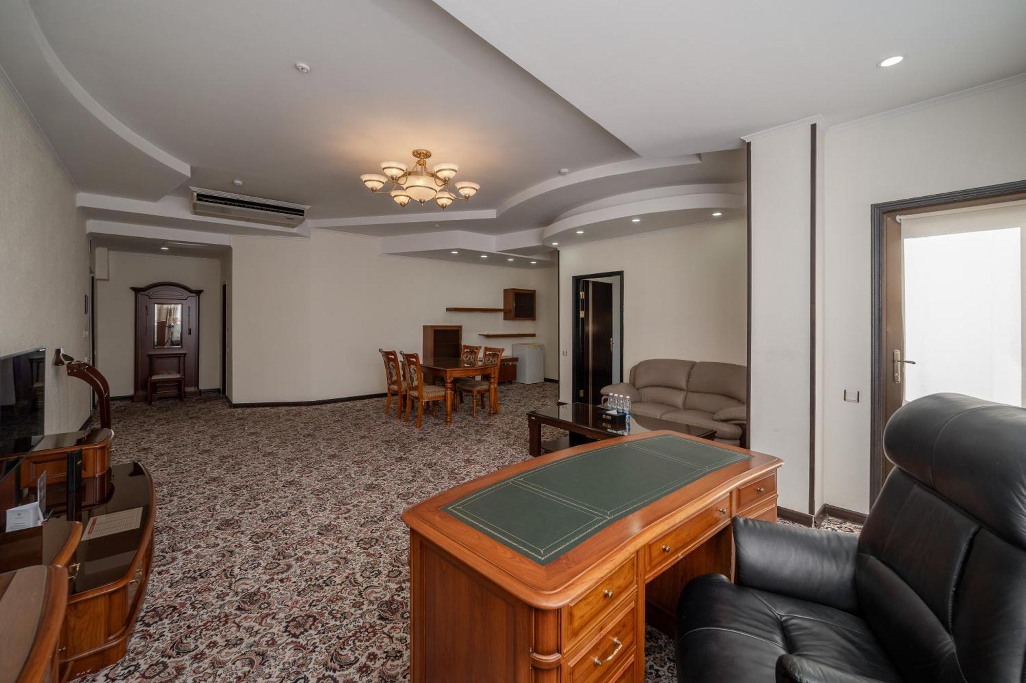 Jannat Regency Hotel Biskek Kültér fotó