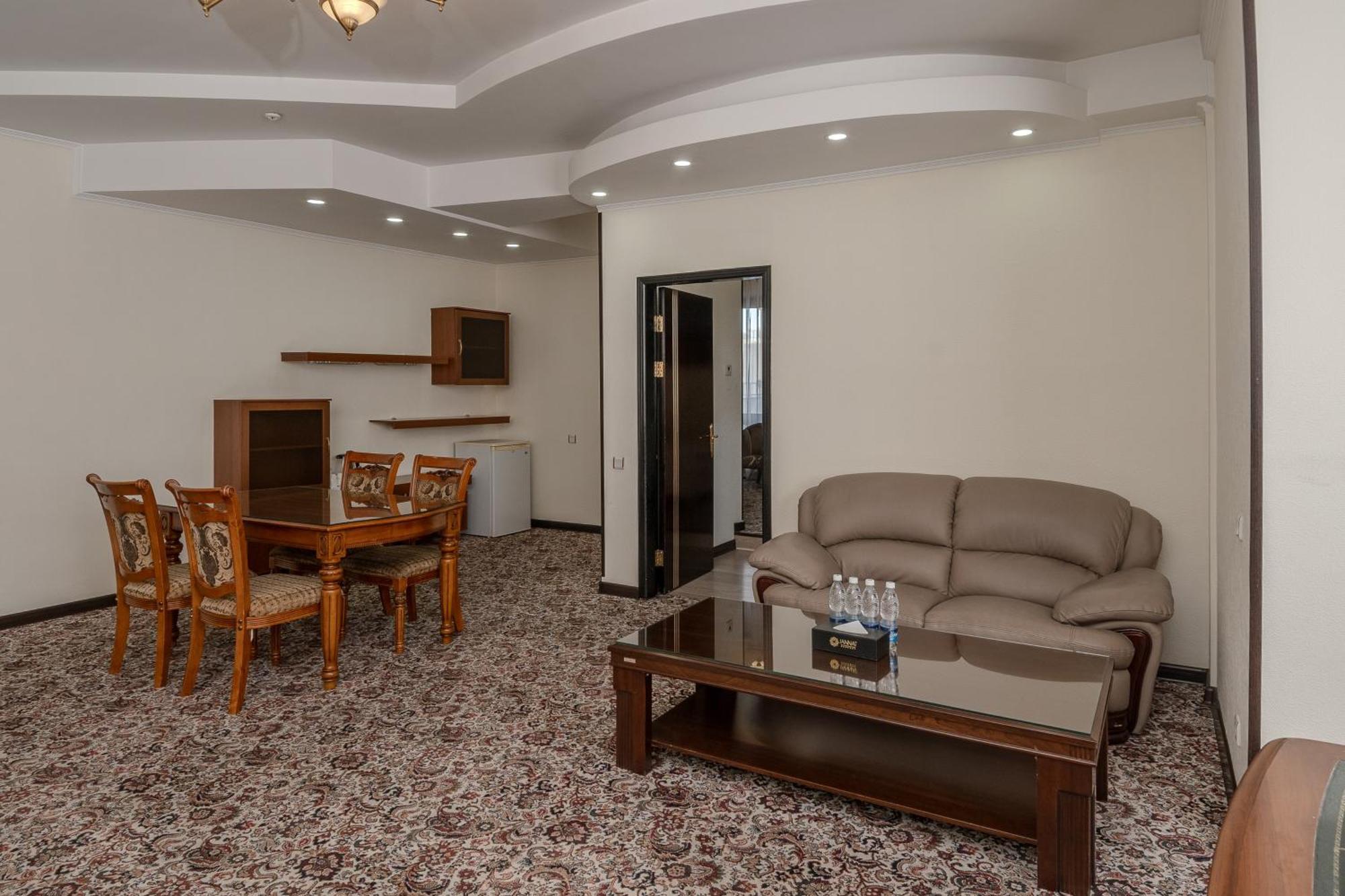 Jannat Regency Hotel Biskek Kültér fotó