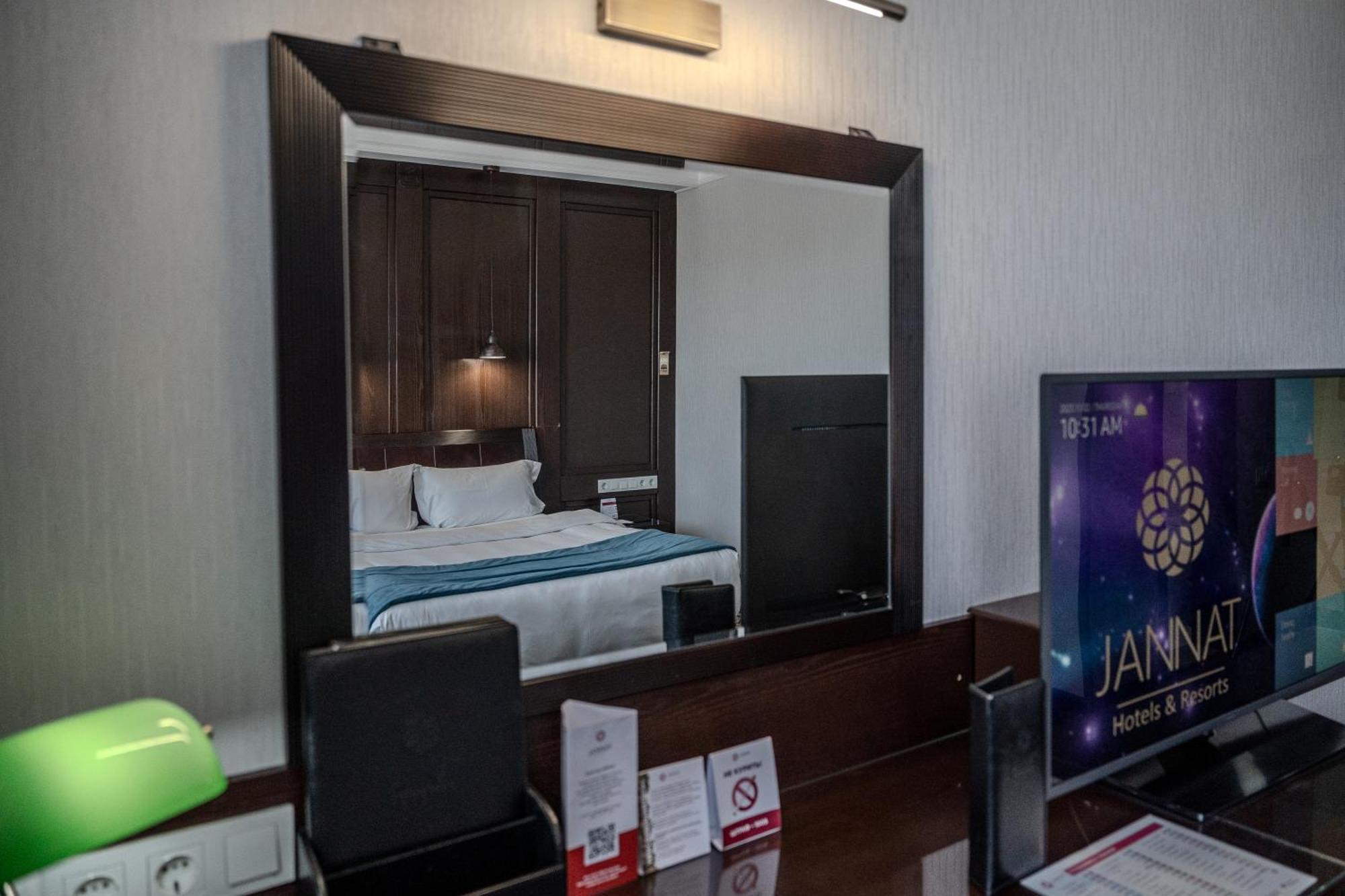 Jannat Regency Hotel Biskek Kültér fotó