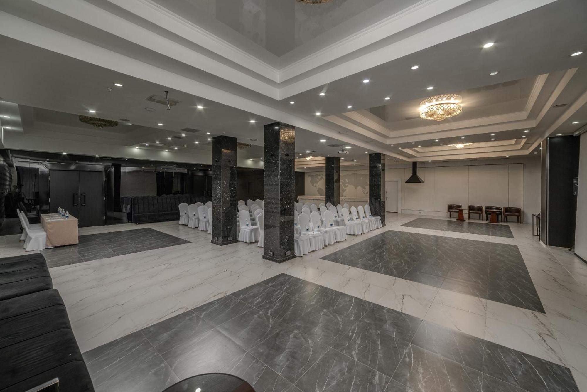 Jannat Regency Hotel Biskek Kültér fotó