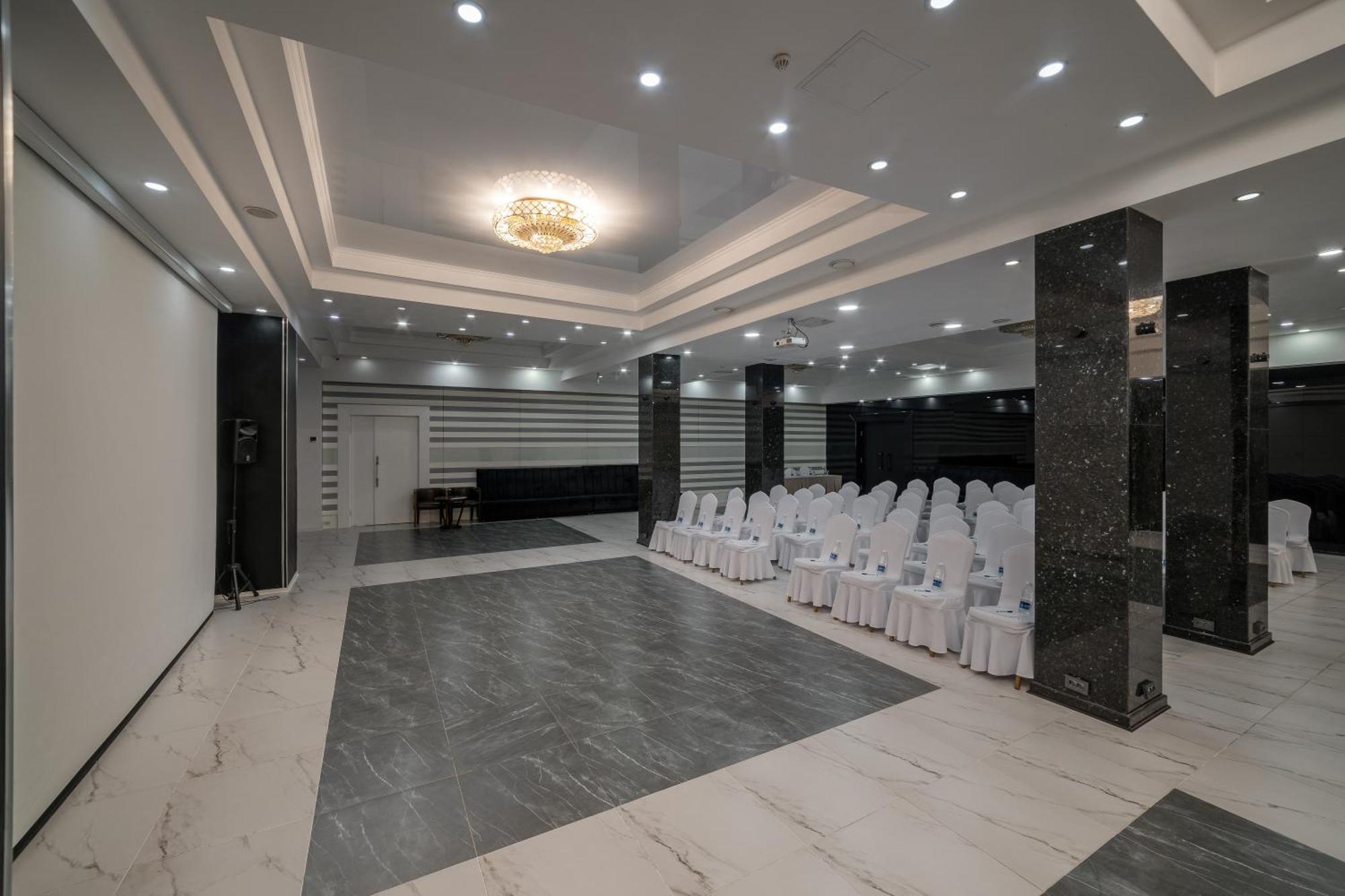 Jannat Regency Hotel Biskek Kültér fotó