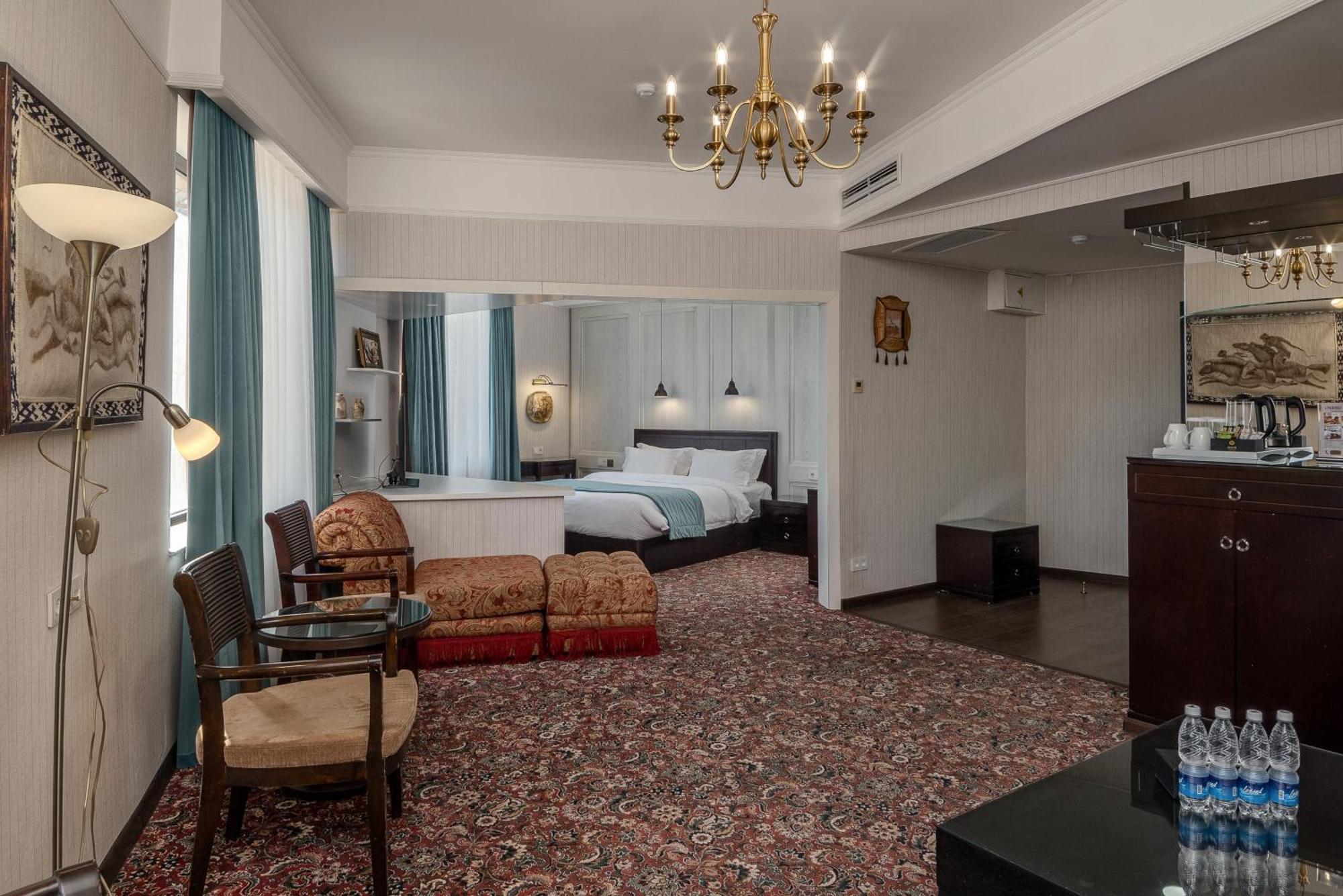 Jannat Regency Hotel Biskek Szoba fotó