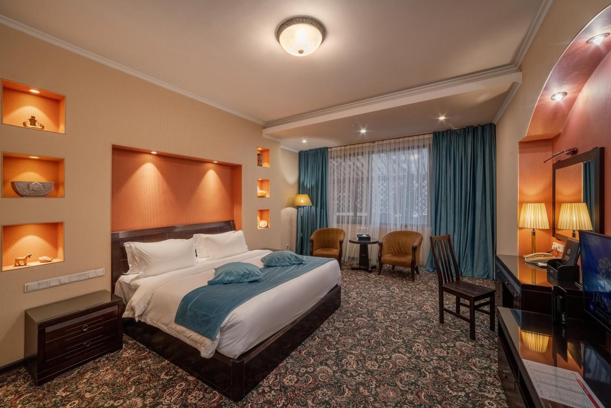 Jannat Regency Hotel Biskek Kültér fotó