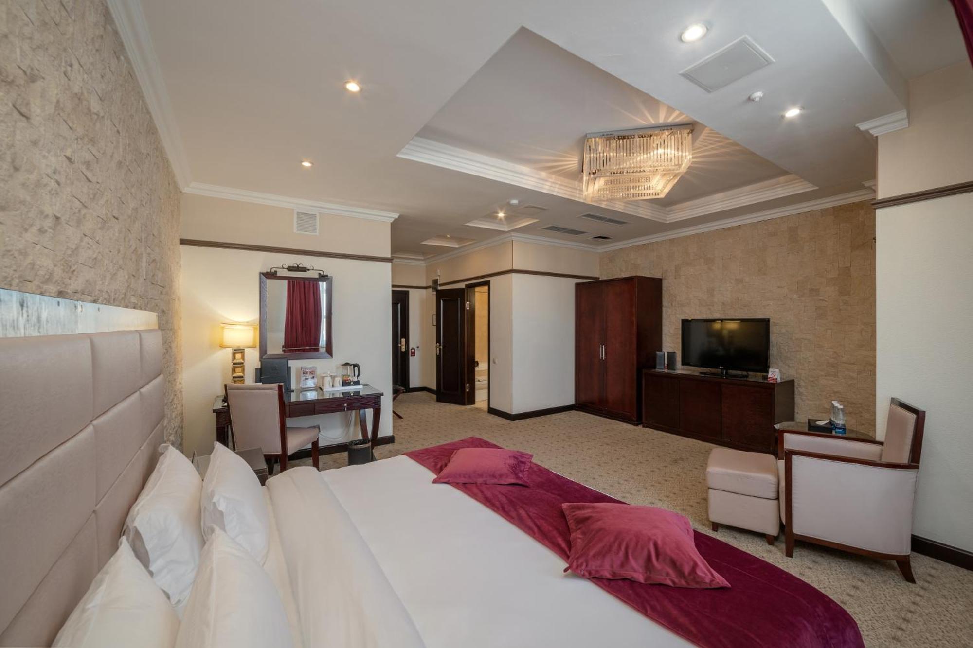 Jannat Regency Hotel Biskek Kültér fotó