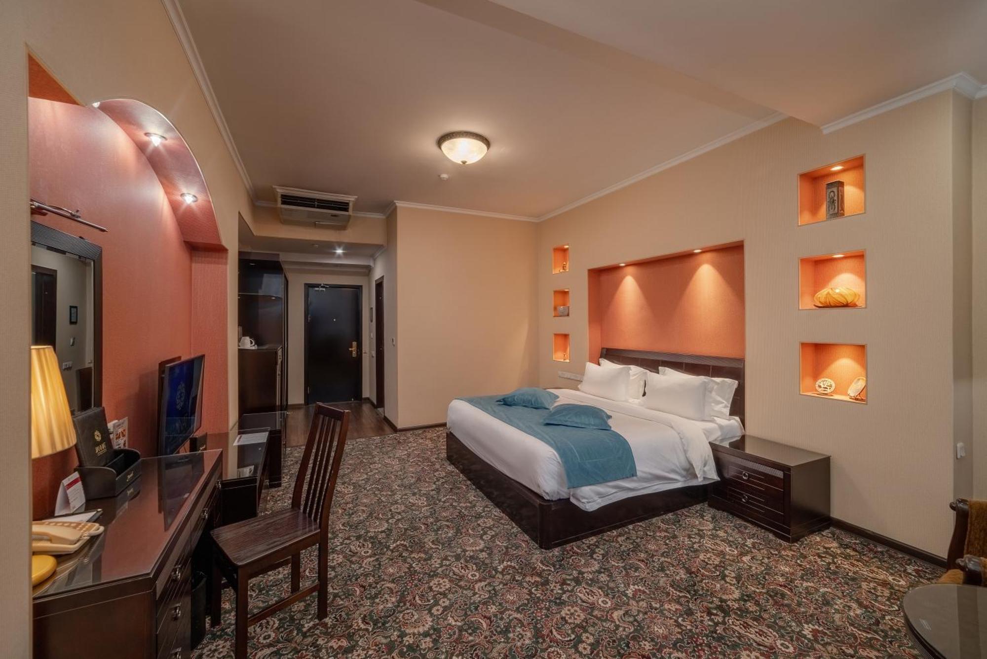Jannat Regency Hotel Biskek Kültér fotó