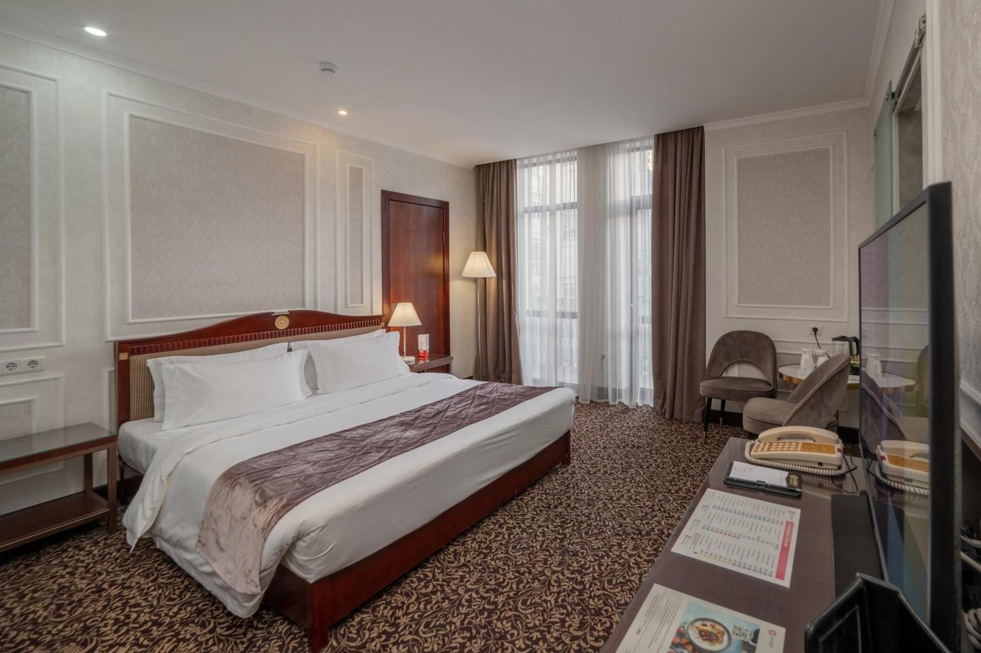 Jannat Regency Hotel Biskek Kültér fotó