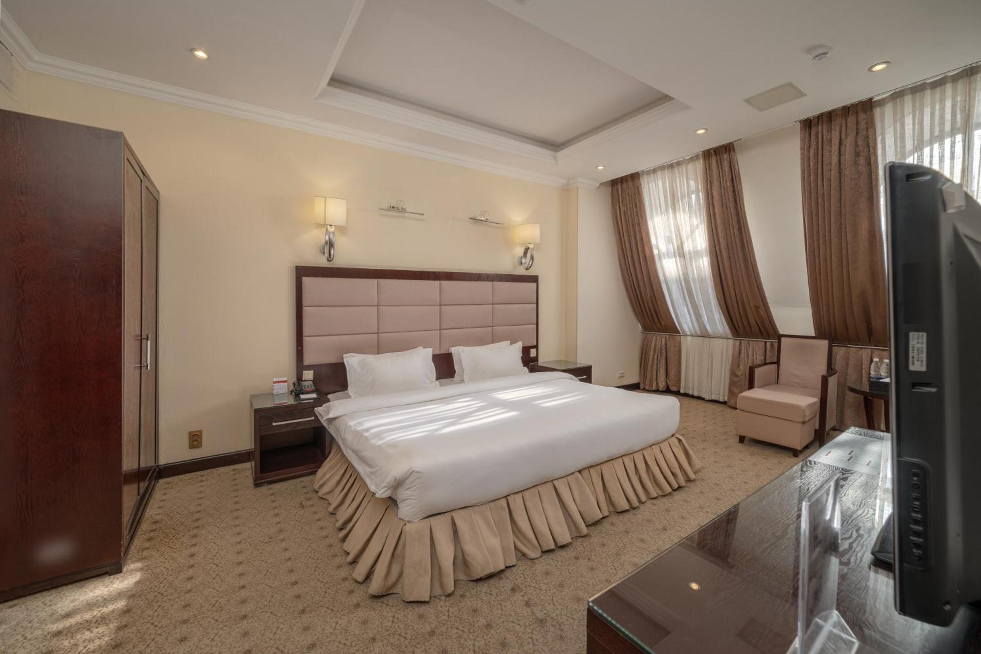 Jannat Regency Hotel Biskek Kültér fotó