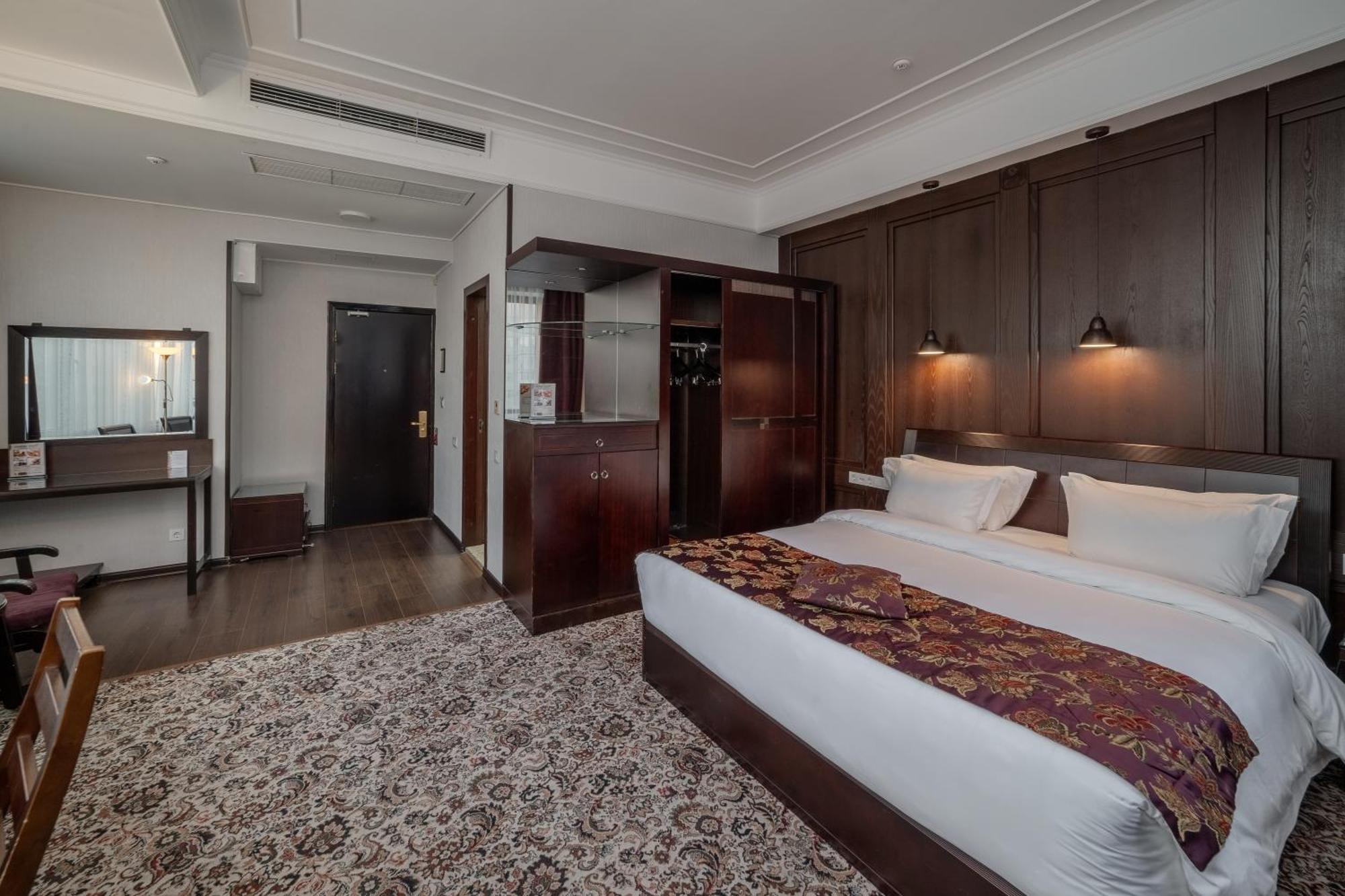 Jannat Regency Hotel Biskek Kültér fotó