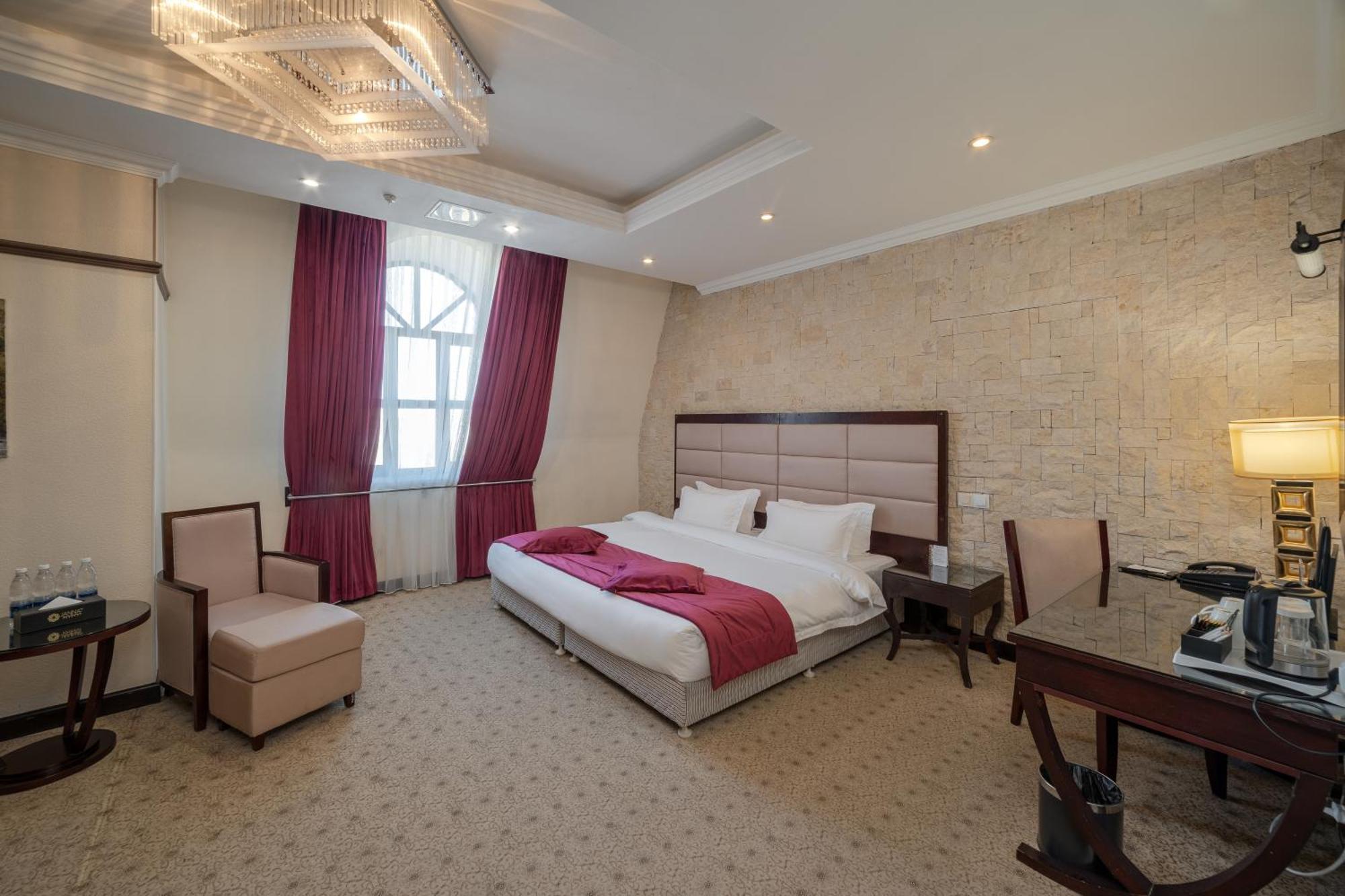 Jannat Regency Hotel Biskek Kültér fotó