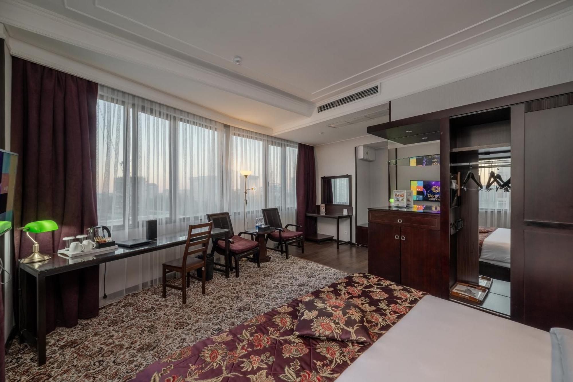 Jannat Regency Hotel Biskek Kültér fotó